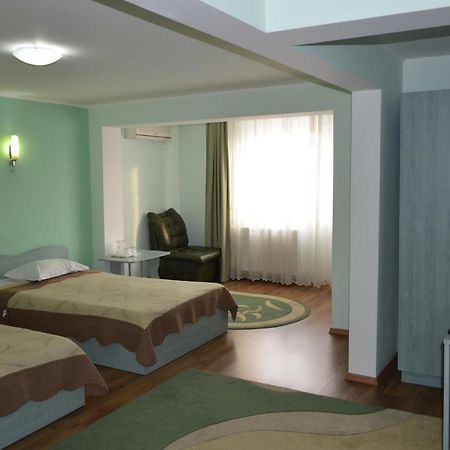Casa Alba Hotel Ramnicu Valcea Exterior photo