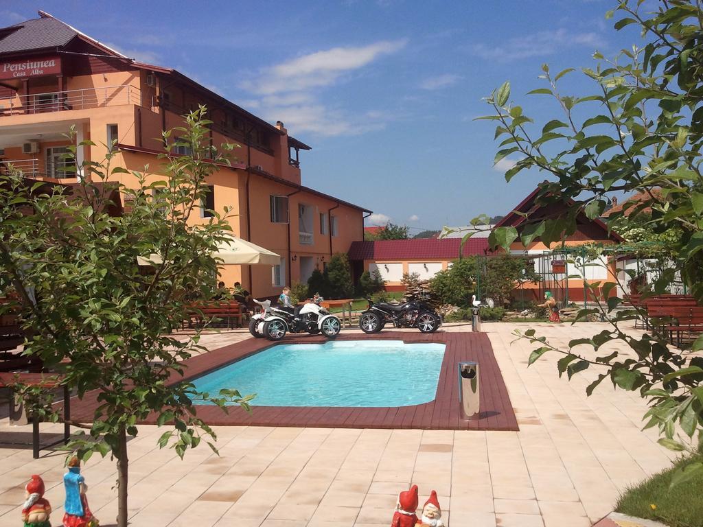 Casa Alba Hotel Ramnicu Valcea Exterior photo