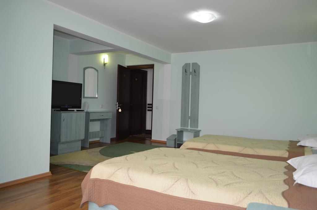 Casa Alba Hotel Ramnicu Valcea Exterior photo