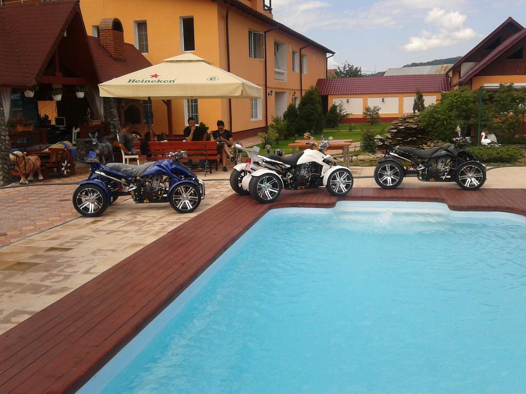 Casa Alba Hotel Ramnicu Valcea Exterior photo