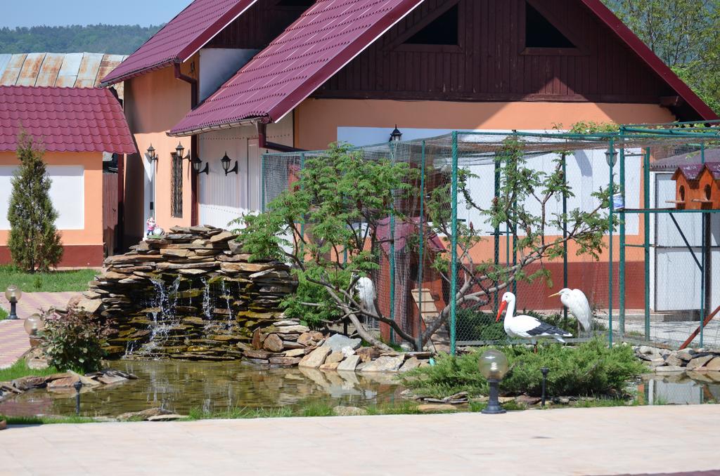 Casa Alba Hotel Ramnicu Valcea Exterior photo