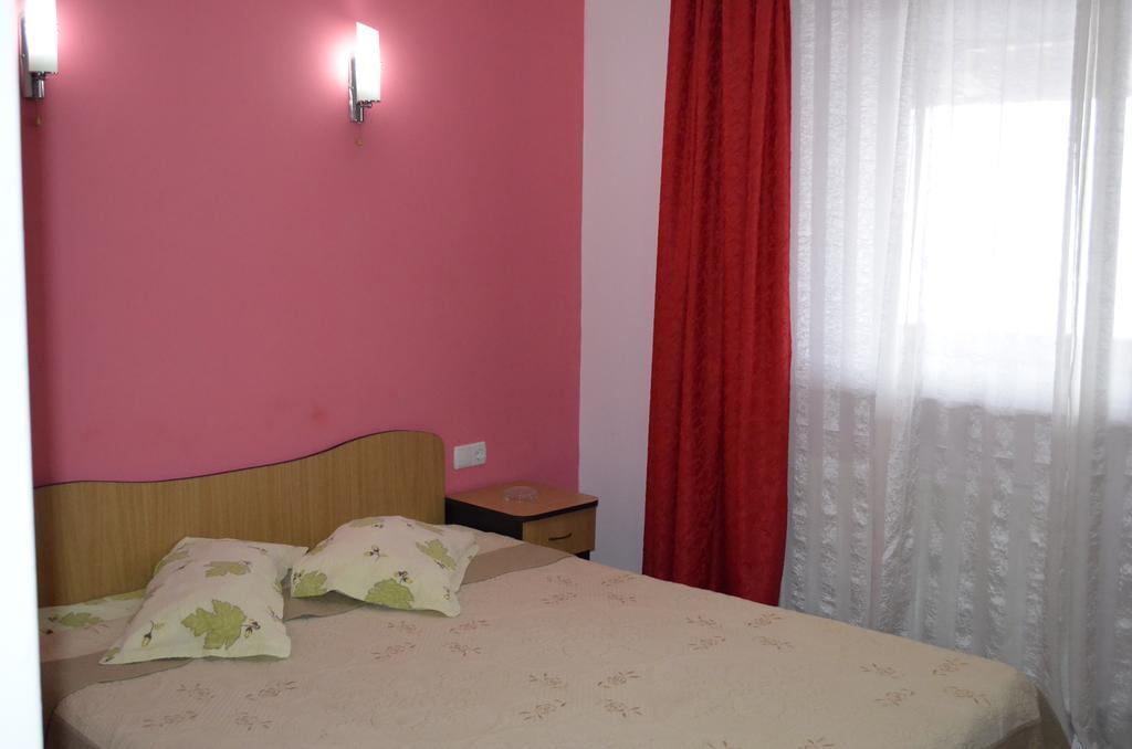 Casa Alba Hotel Ramnicu Valcea Exterior photo